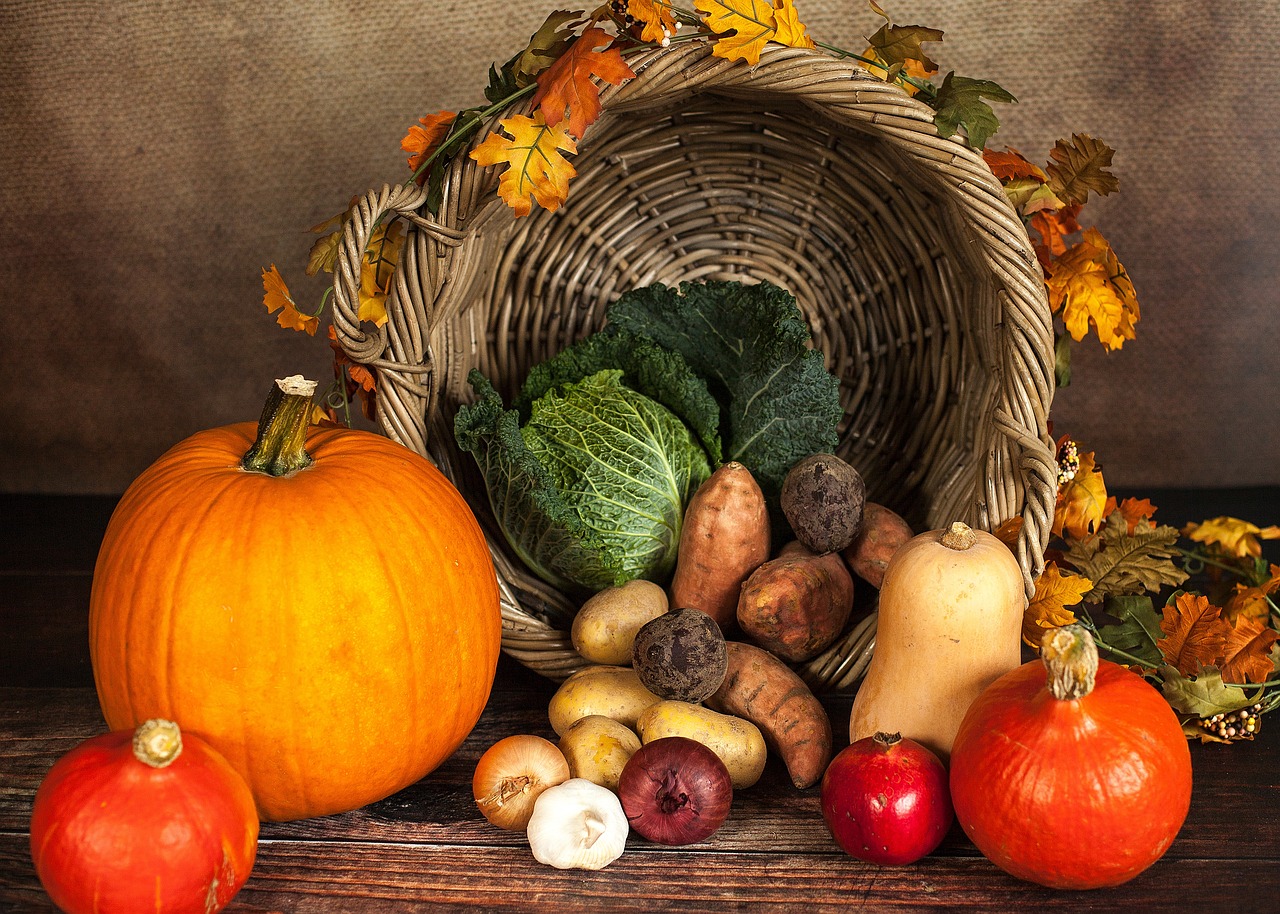 What are the benefits of eating dark-colored vegetables?